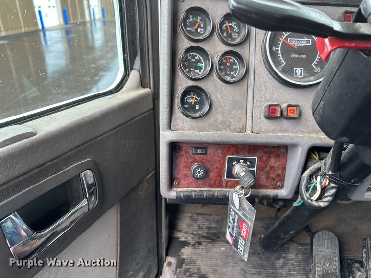 image for item EB2504 2009 Kenworth T370 digger derrick truck