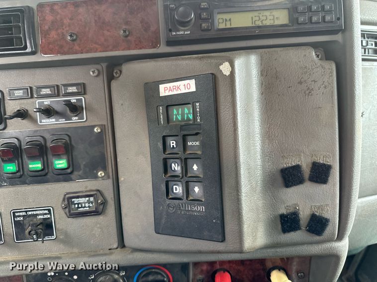 image for item EB2504 2009 Kenworth T370 digger derrick truck