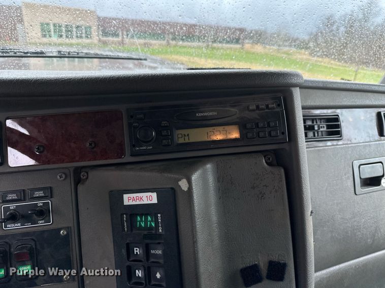 image for item EB2504 2009 Kenworth T370 digger derrick truck