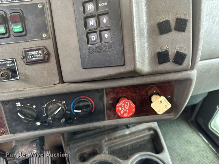 image for item EB2504 2009 Kenworth T370 digger derrick truck