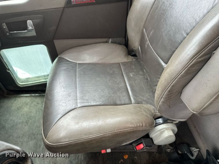 image for item EB2504 2009 Kenworth T370 digger derrick truck