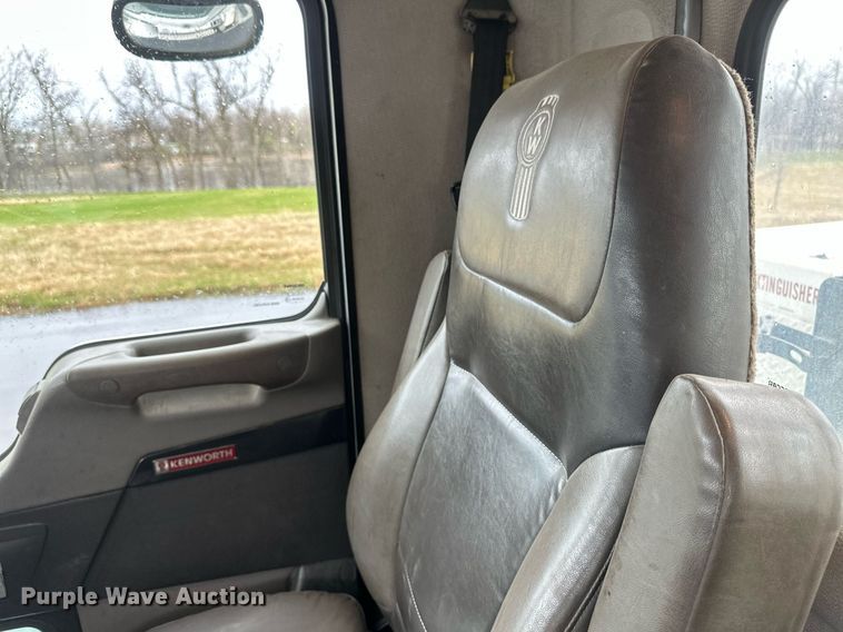 image for item EB2504 2009 Kenworth T370 digger derrick truck