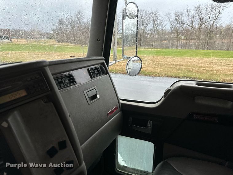 image for item EB2504 2009 Kenworth T370 digger derrick truck