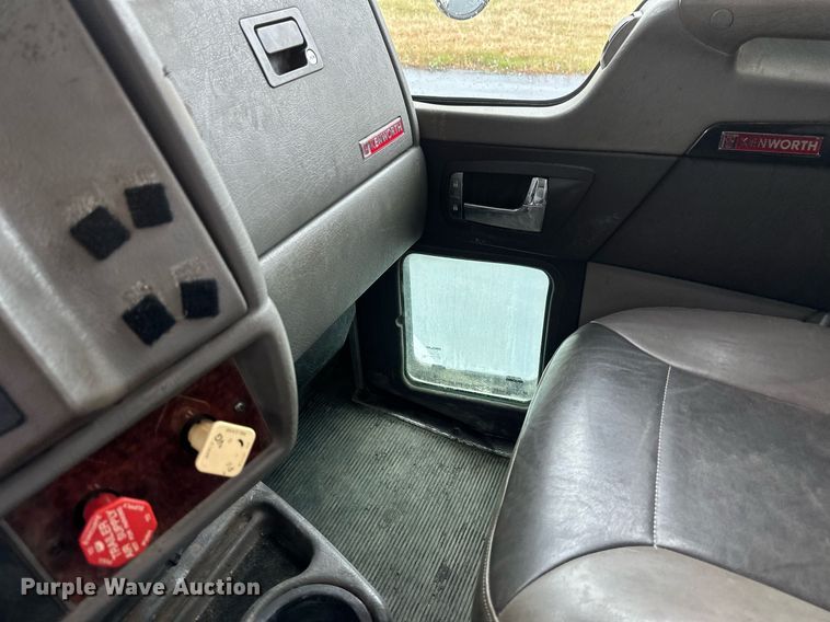 image for item EB2504 2009 Kenworth T370 digger derrick truck