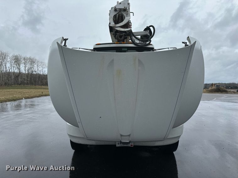 image for item EB2504 2009 Kenworth T370 digger derrick truck