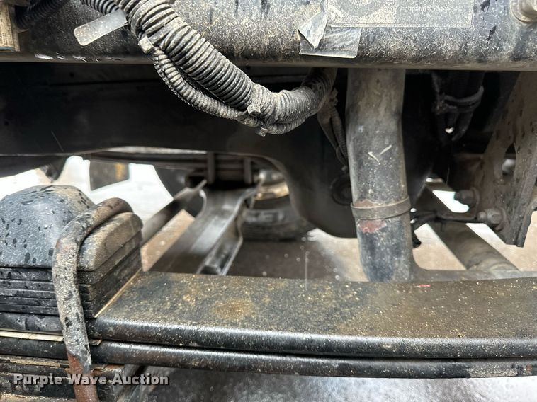 image for item EB2504 2009 Kenworth T370 digger derrick truck