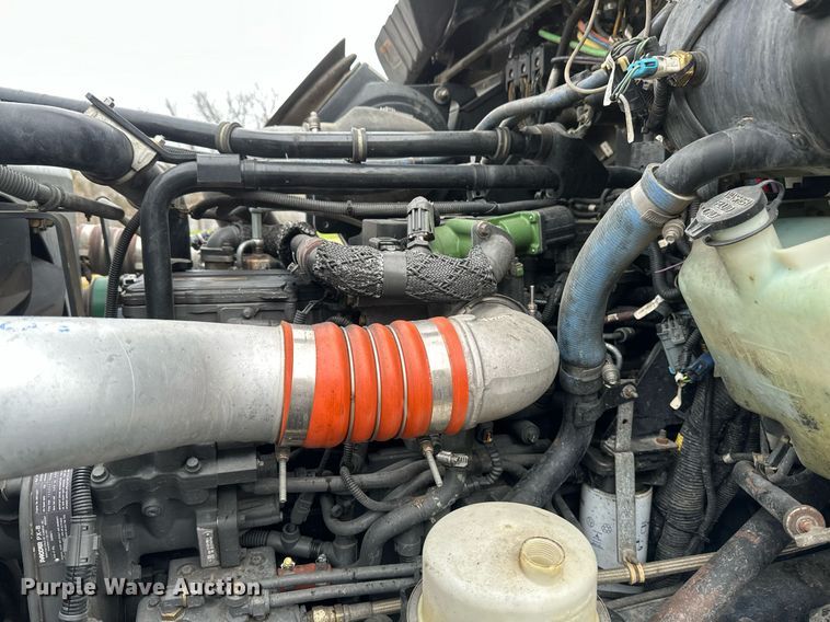 image for item EB2504 2009 Kenworth T370 digger derrick truck