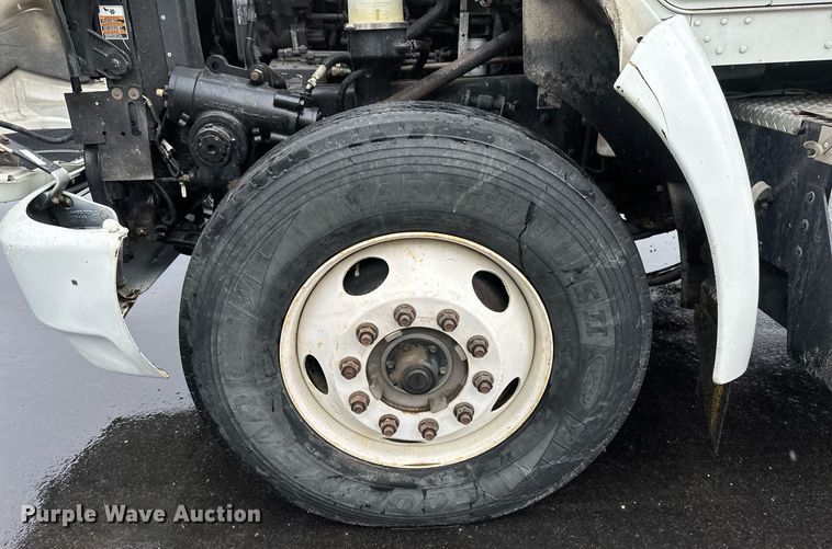 image for item EB2504 2009 Kenworth T370 digger derrick truck