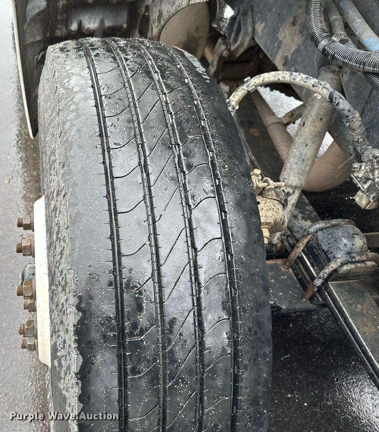 image for item EB2504 2009 Kenworth T370 digger derrick truck