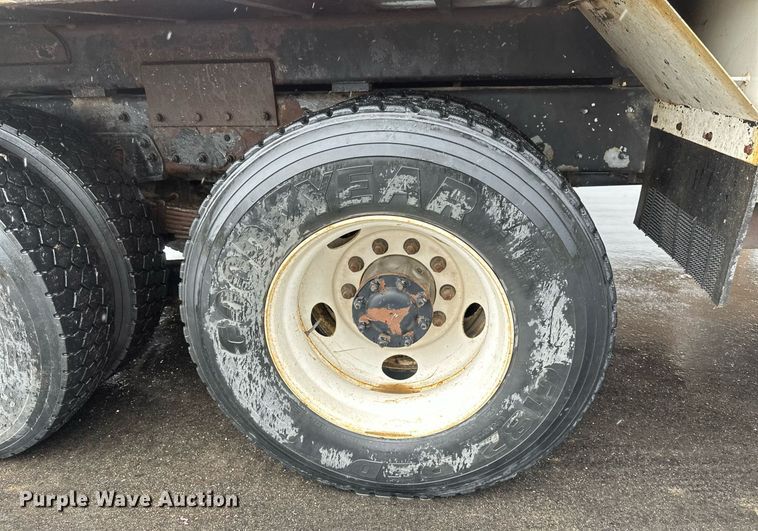 image for item EB2504 2009 Kenworth T370 digger derrick truck