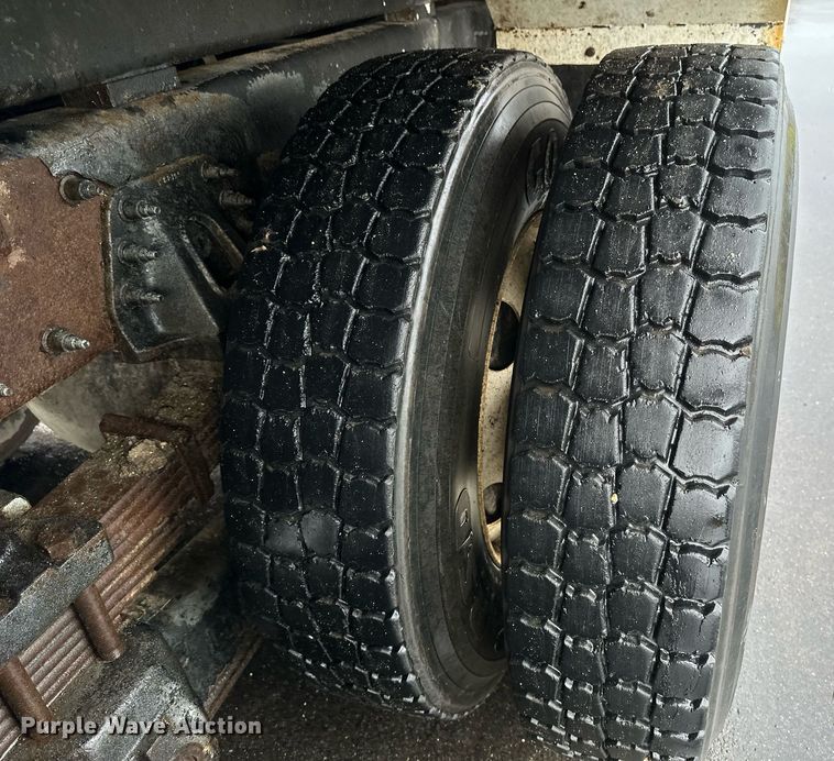 image for item EB2504 2009 Kenworth T370 digger derrick truck