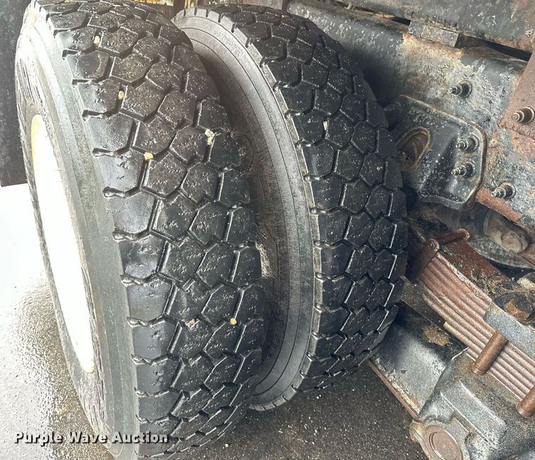 image for item EB2504 2009 Kenworth T370 digger derrick truck