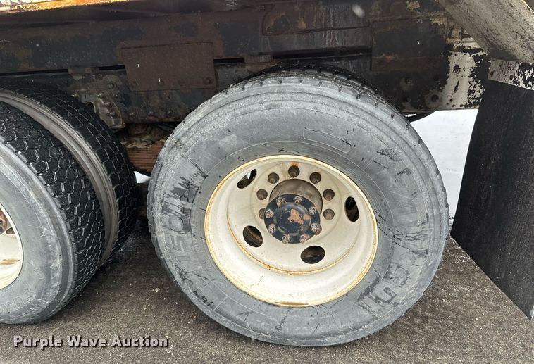 image for item EB2504 2009 Kenworth T370 digger derrick truck