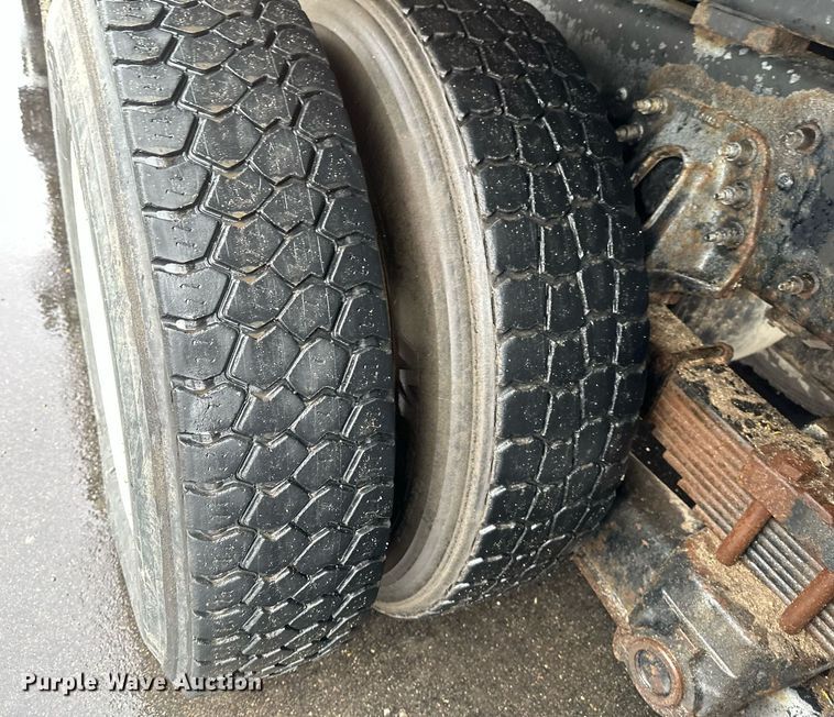 image for item EB2504 2009 Kenworth T370 digger derrick truck