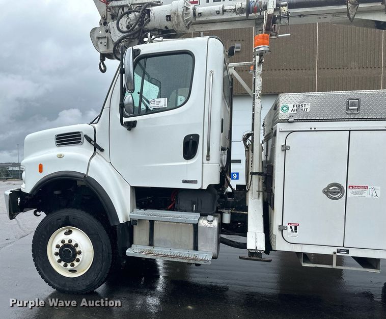 image for item EB2505 2008 Freightliner Business Class M2 digger derrick truck