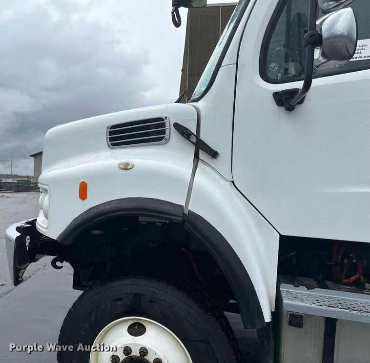 image for item EB2505 2008 Freightliner Business Class M2 digger derrick truck