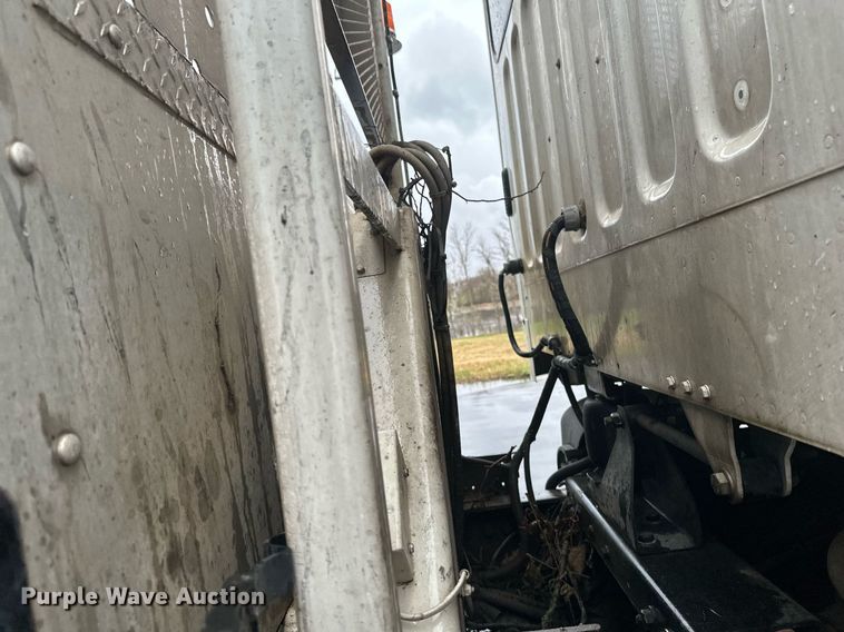 image for item EB2505 2008 Freightliner Business Class M2 digger derrick truck