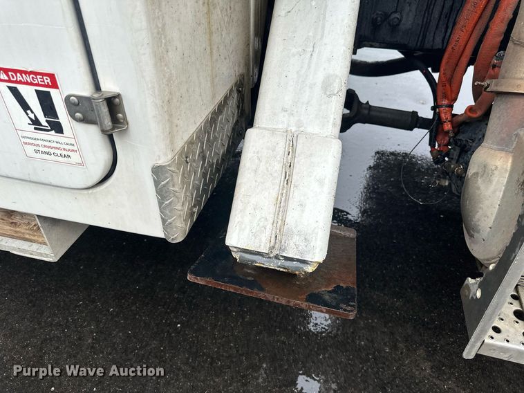 image for item EB2505 2008 Freightliner Business Class M2 digger derrick truck