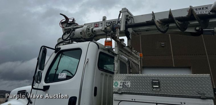 image for item EB2505 2008 Freightliner Business Class M2 digger derrick truck