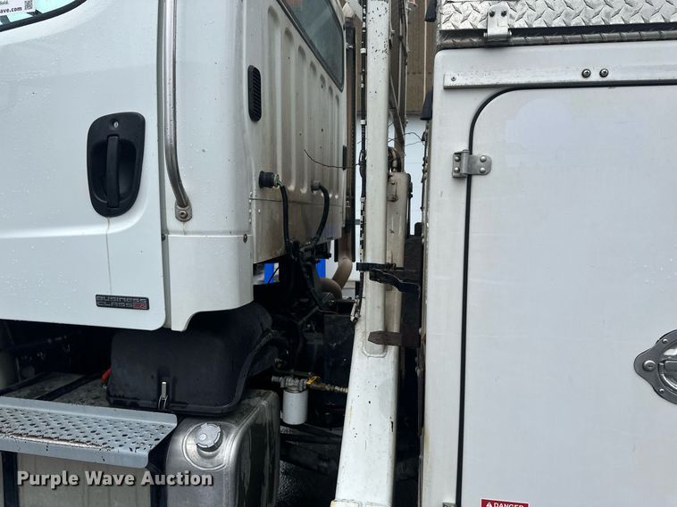 image for item EB2505 2008 Freightliner Business Class M2 digger derrick truck