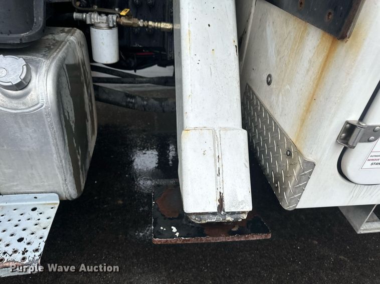 image for item EB2505 2008 Freightliner Business Class M2 digger derrick truck