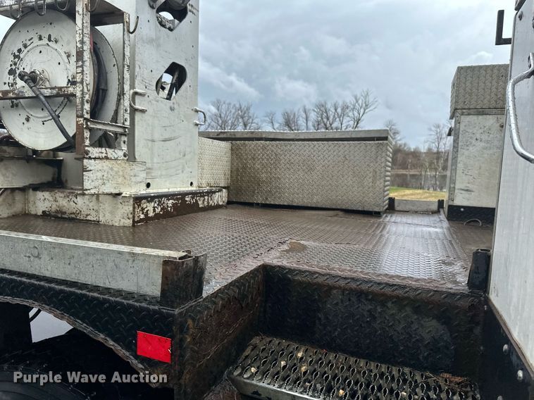 image for item EB2505 2008 Freightliner Business Class M2 digger derrick truck