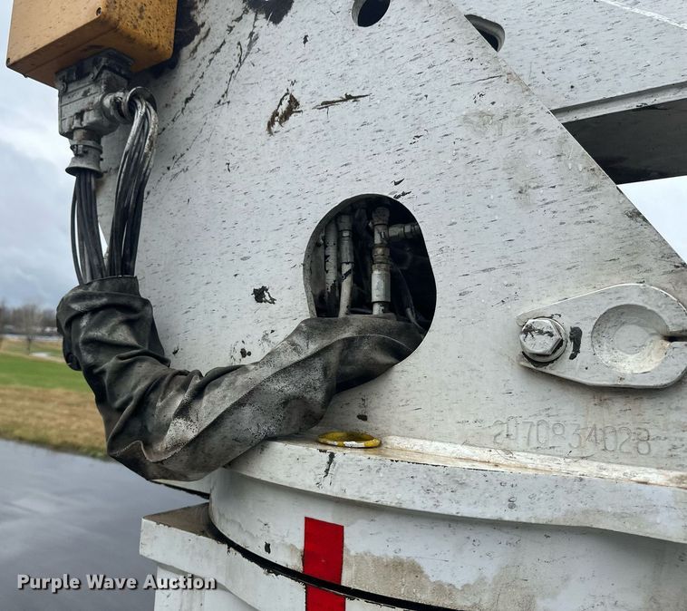 image for item EB2505 2008 Freightliner Business Class M2 digger derrick truck