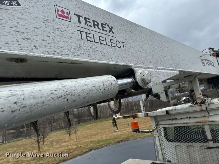 image for item EB2505 2008 Freightliner Business Class M2 digger derrick truck