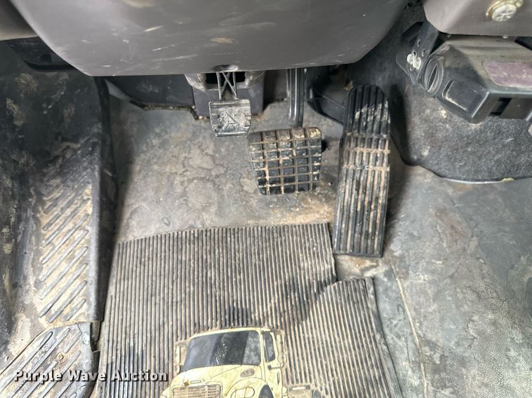 image for item EB2505 2008 Freightliner Business Class M2 digger derrick truck