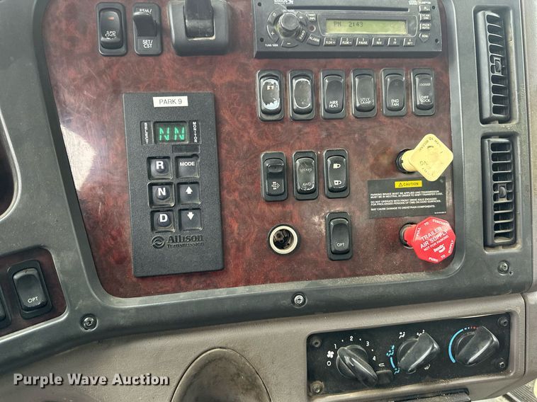 image for item EB2505 2008 Freightliner Business Class M2 digger derrick truck