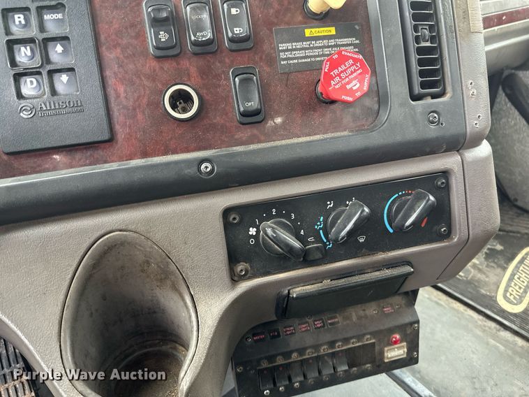 image for item EB2505 2008 Freightliner Business Class M2 digger derrick truck