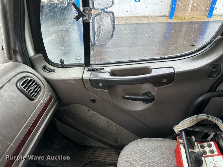 image for item EB2505 2008 Freightliner Business Class M2 digger derrick truck