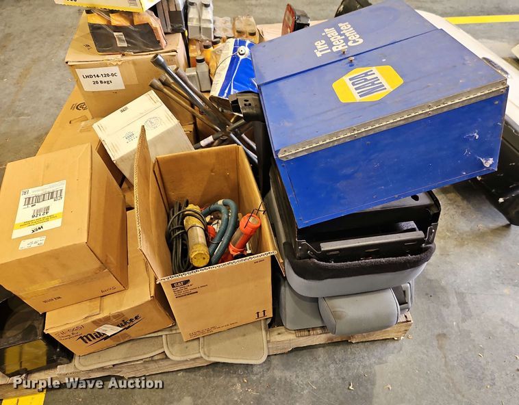 image for item EB8000 (2) 2014 Ford F250 tailgates and rear bumper