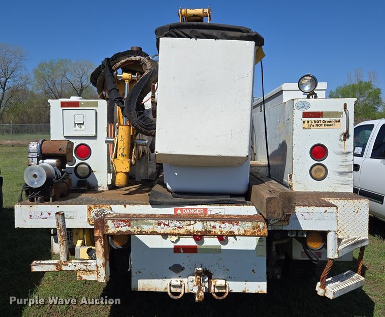 image for item ED2512 2000 International 4700 bucket truck