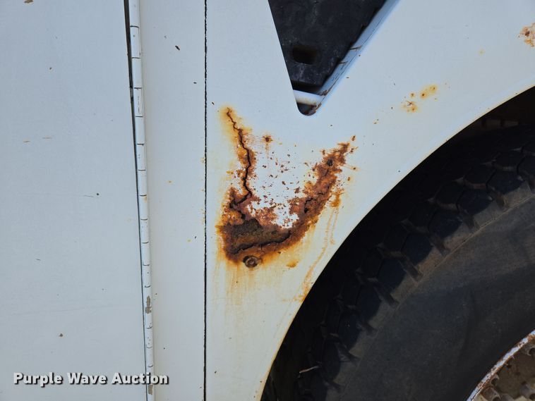 image for item ED2512 2000 International 4700 bucket truck