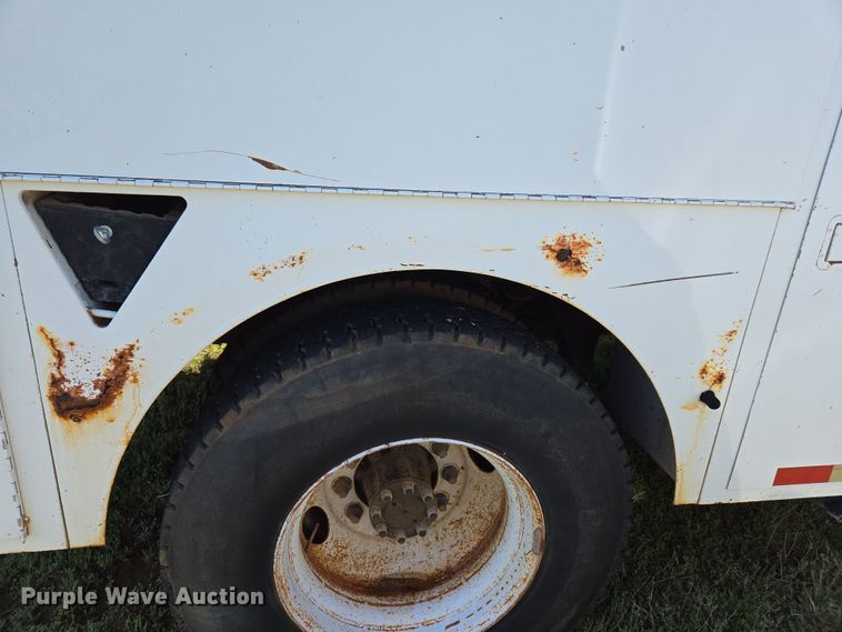 image for item ED2512 2000 International 4700 bucket truck