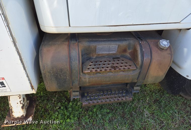 image for item ED2512 2000 International 4700 bucket truck