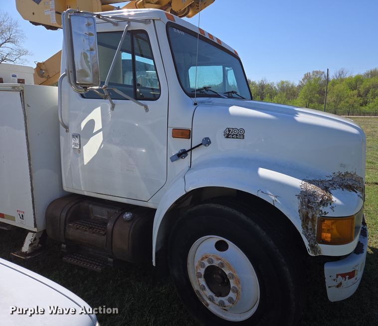 image for item ED2512 2000 International 4700 bucket truck