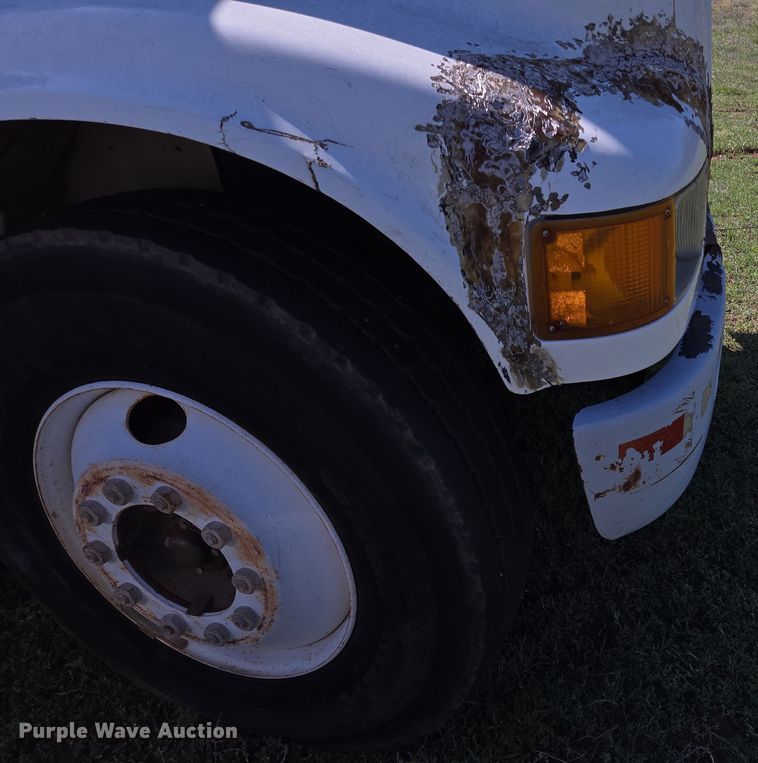 image for item ED2512 2000 International 4700 bucket truck