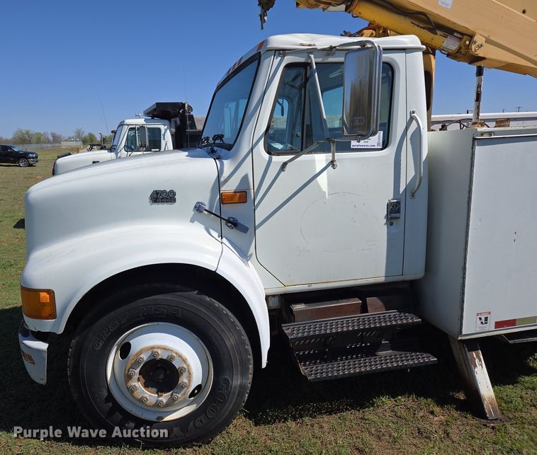 image for item ED2512 2000 International 4700 bucket truck