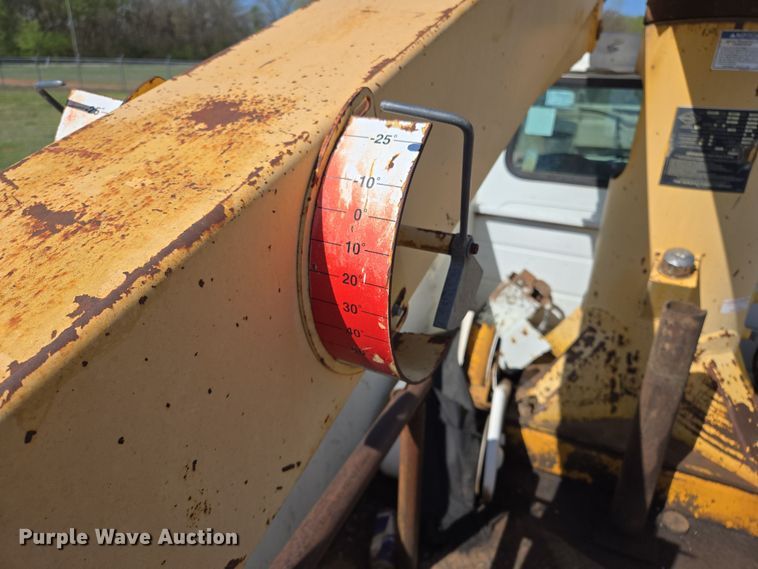 image for item ED2512 2000 International 4700 bucket truck