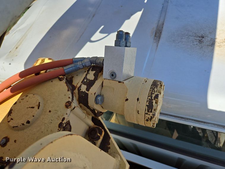 image for item ED2512 2000 International 4700 bucket truck