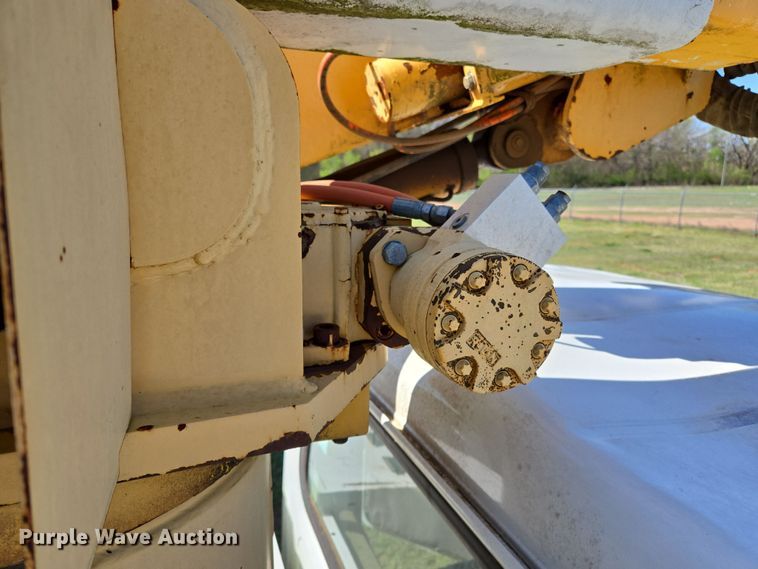 image for item ED2512 2000 International 4700 bucket truck