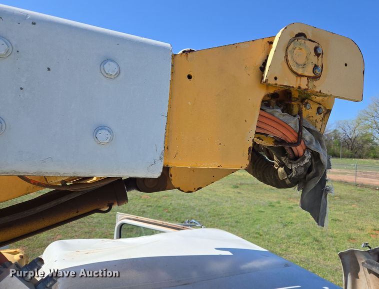 image for item ED2512 2000 International 4700 bucket truck