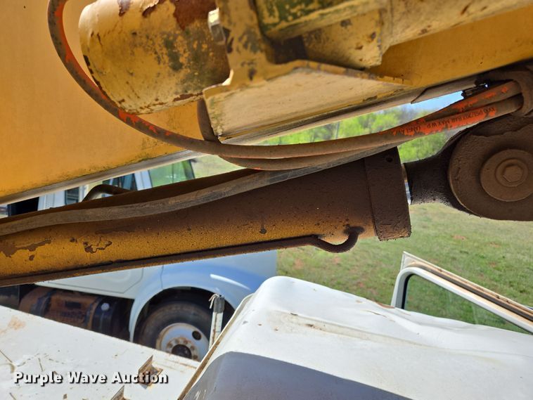 image for item ED2512 2000 International 4700 bucket truck