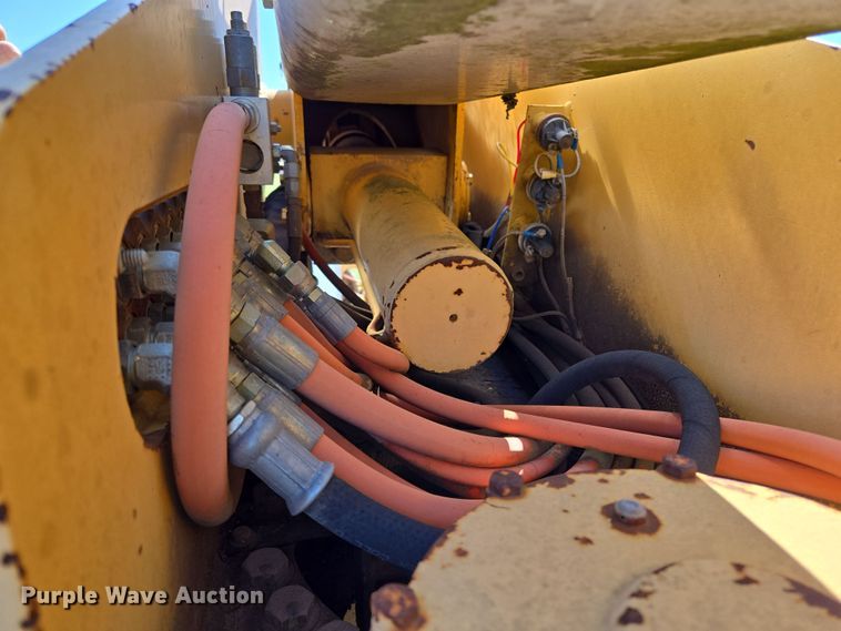 image for item ED2512 2000 International 4700 bucket truck