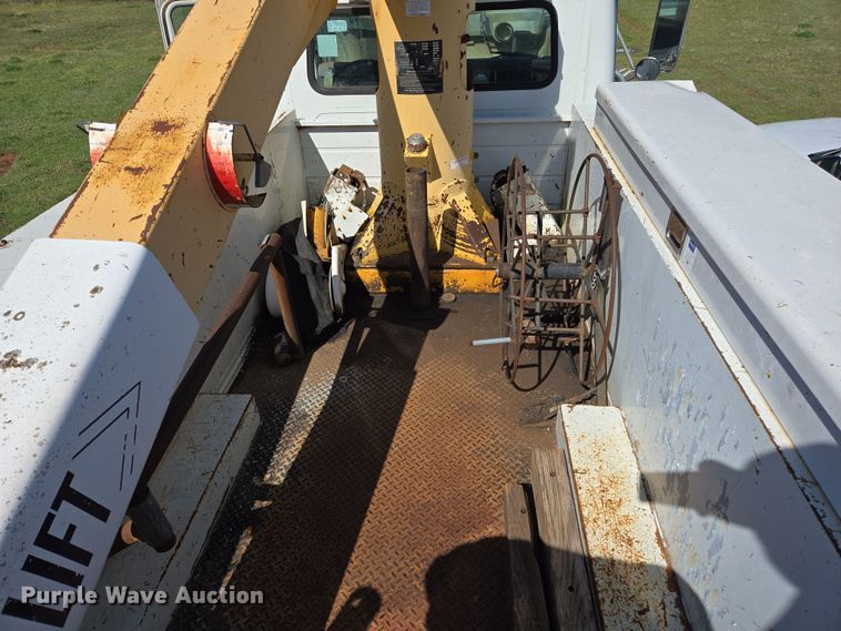 image for item ED2512 2000 International 4700 bucket truck