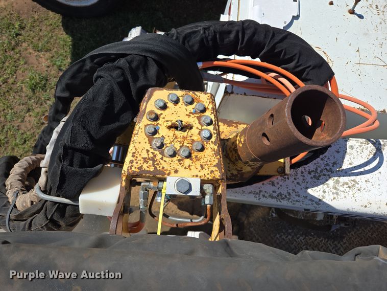 image for item ED2512 2000 International 4700 bucket truck