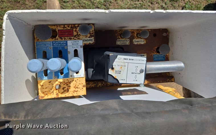 image for item ED2512 2000 International 4700 bucket truck