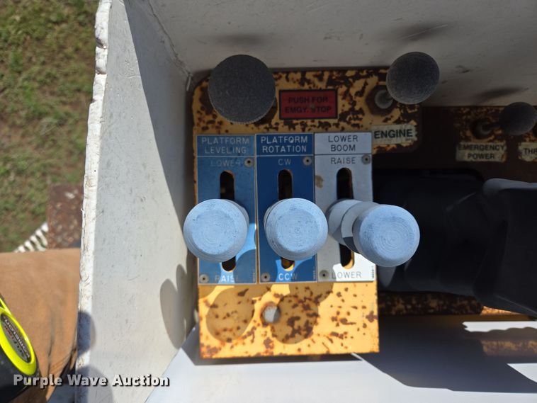 image for item ED2512 2000 International 4700 bucket truck